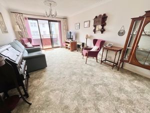 Lounge/Diner- click for photo gallery